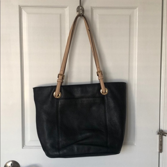 Michael Kors shoulder bag. - Picture 3 of 8